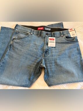 Wrangler Men's Slim Taper Jeans in Light Blue Denim